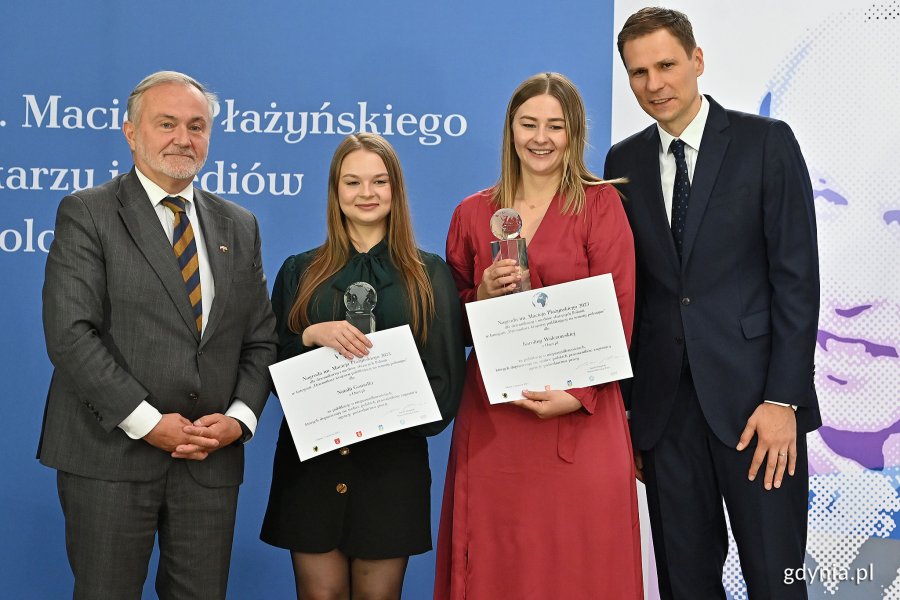 Na zdj. (od lewej): prezydent Wojciech Szczurek, Natalia Gomułka, Karolina Walczowska i Jakub Płażyński