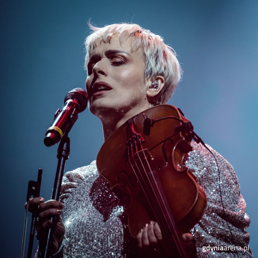 Koncert „Betlejem w Gdyni”. Na scenie Natalia Niemen // fot. Dawid Linkowski