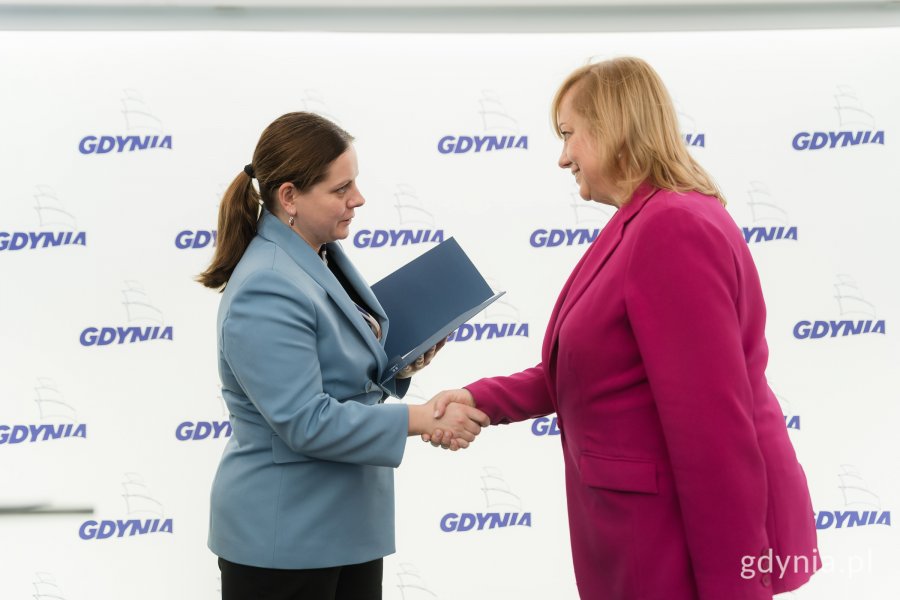 Prezydent Aleksandra Kosiorek wraz z dyrektorką Courtyard by Marriott Gdynia Anetą Stępkowską (fot. Paweł Budziński)