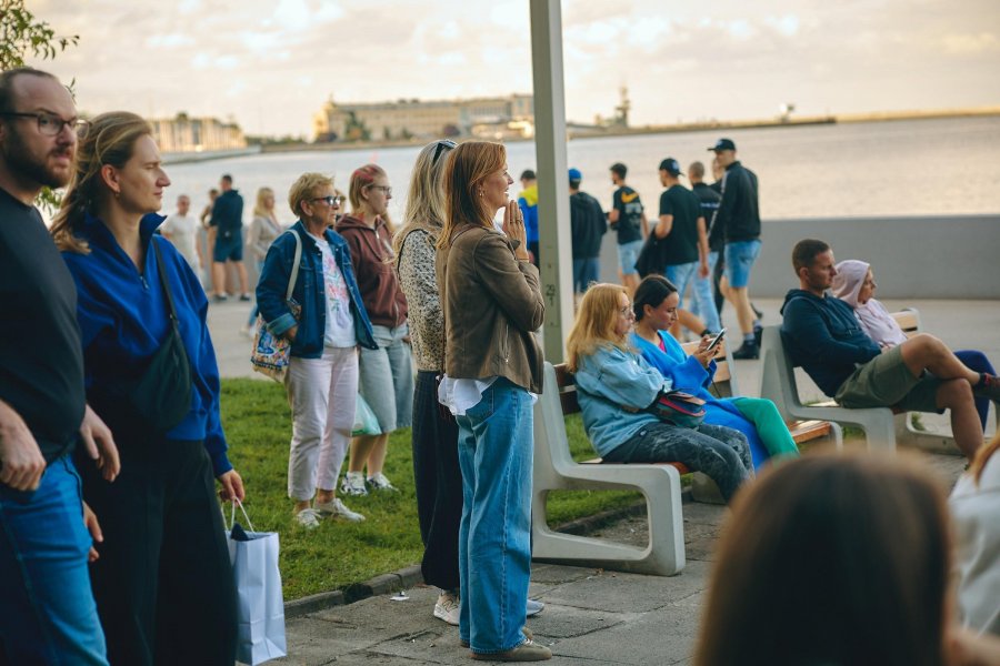 Uczestnicy wydarzenia na Bulwarze Nadmorskim