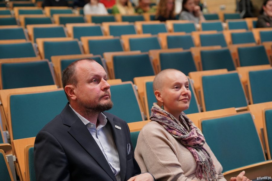 Od prawej siedzą: Maja Wagner, naczelnik Wydziału Kultury Urzędu Miasta Gdyni i Mariusz Bzdęga, dyrektor zarządzający ds. kultury i aktywności mieszkańc&oacute;w Urzędu Miasta Gdyni