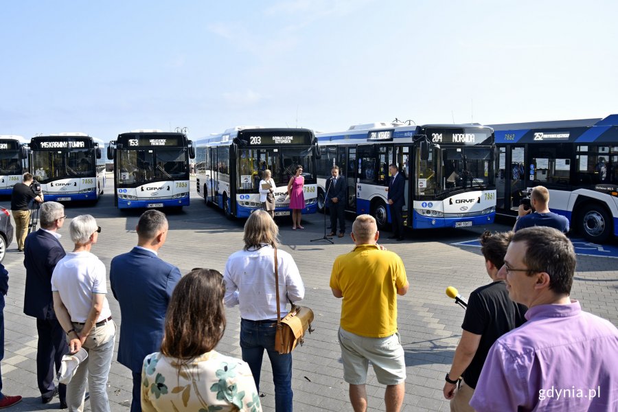 Prezentacja nowych midibusów na skwerze Arki Gdynia, fot. Kamil Złoch