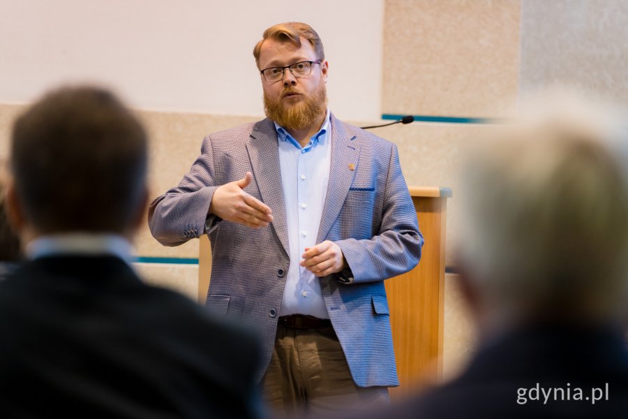 Szymon Lepper, członek Rady ds. Mężczyzn w Gdyni, podczas pierwszego posiedzenia rady