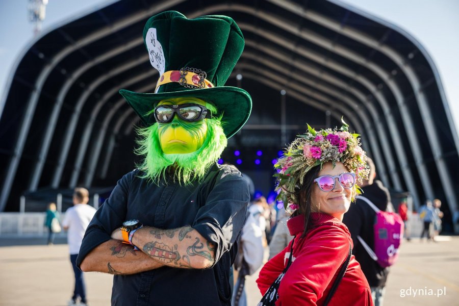 Uczestnicy Open'era na terenie miasteczka festiwalowego 