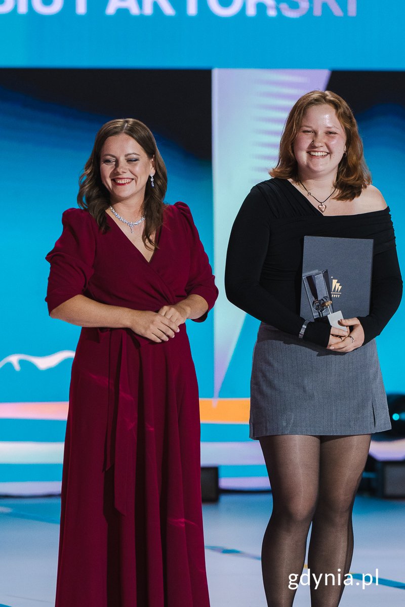 Na zdj. (od lewej) prezydent Aleksandra Kosiorek i Sofiia Berezovska, laureatka nagrody za profesjonalny debiut aktorski 