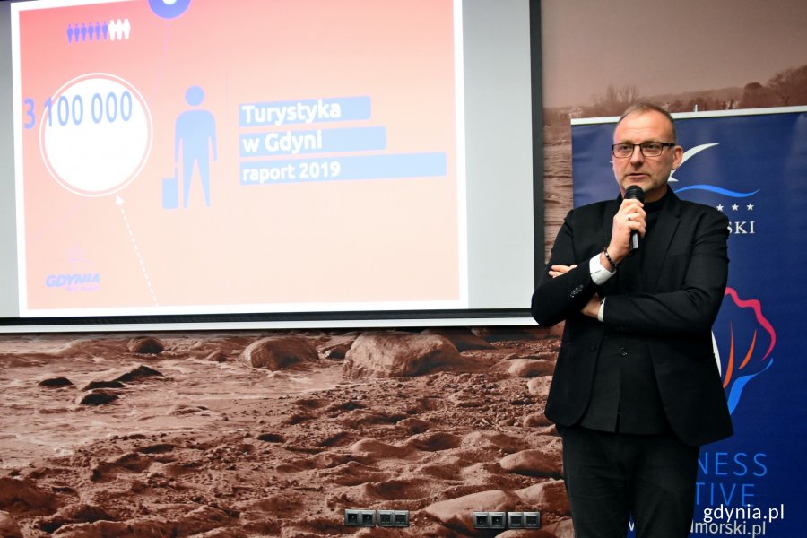 Na spotkaniu Gdyńskiej Rady Turystycznej podsumowującej 2019 rok głos zabrał wiceprezydent Gdyni Michał Guć // fot. Magdalena Czernek