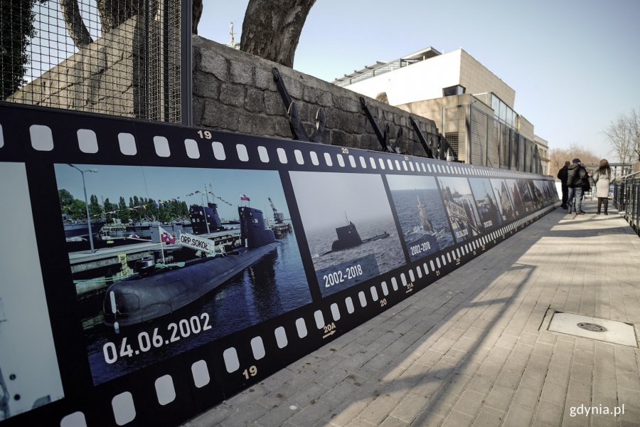 Fotografie „Sokoła” z różnych okresów przy okręcie