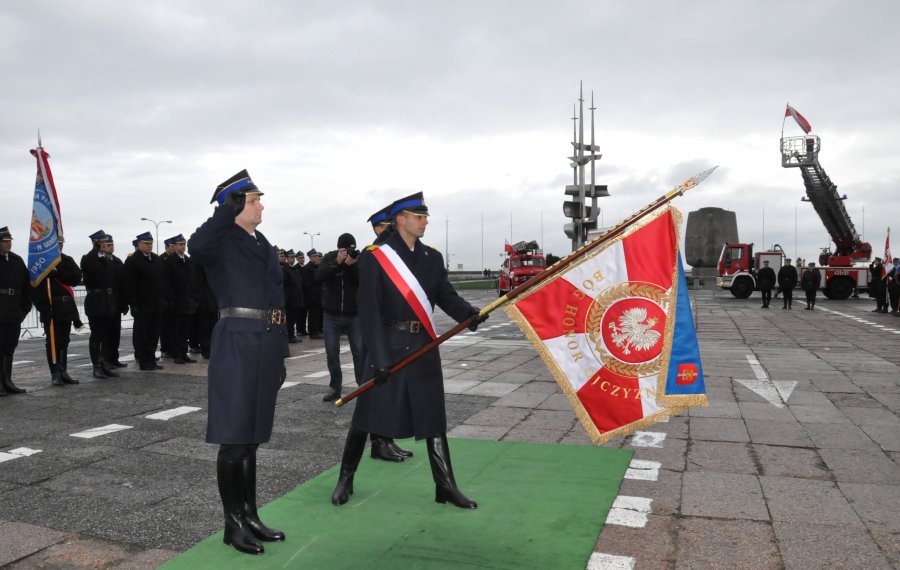 Sztandar dla Komendy Straży Pożarnej w Gdyni.