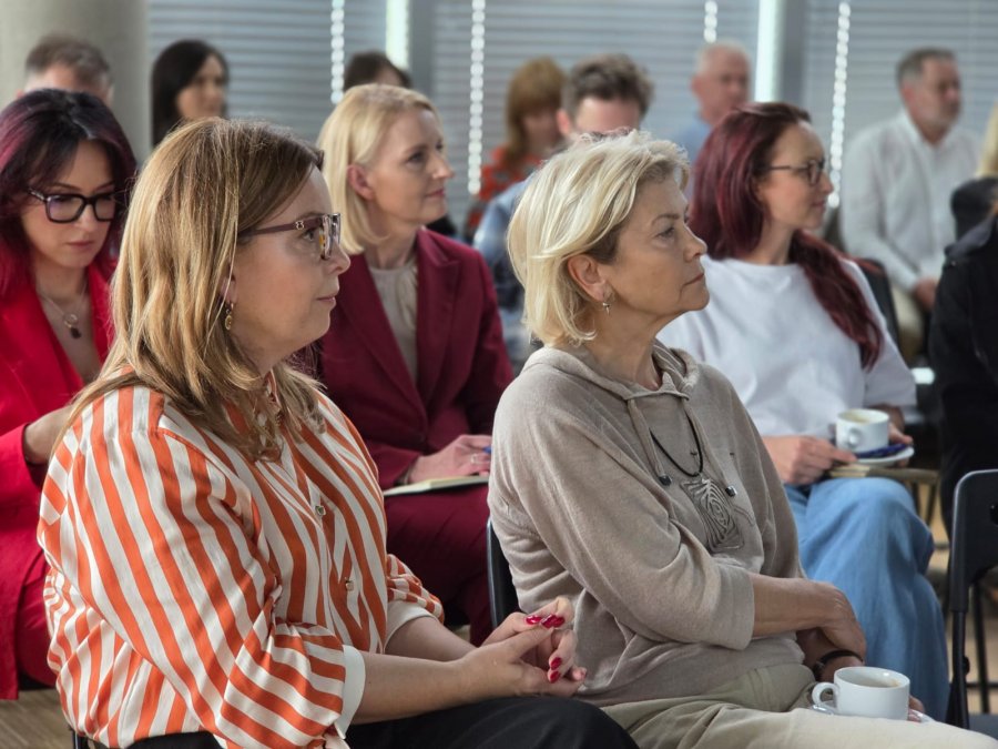 W spotkaniu wzięli udział samorządowcy i przedstawiciele instytucji zajmujących się edukacją, rozwojem innowacji, gospodarką oraz wsp&oacute;łpracą z biznesem. Na zdjęciu wiceprezydentka Gdyni Oktawia Gorzeńska