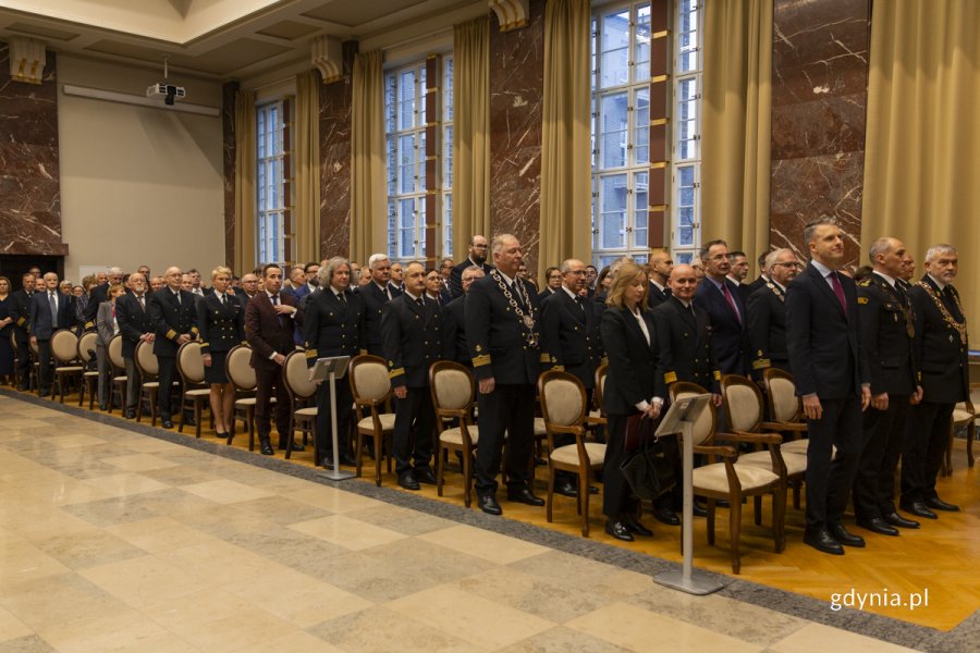 Uczestnicy uroczystości z okazji 104. rocznicy działalności Uniwersytetu Morskiego
