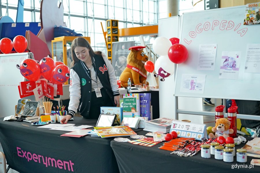 Jedno ze stoisk kół naukowych na ScienceCom 2025 