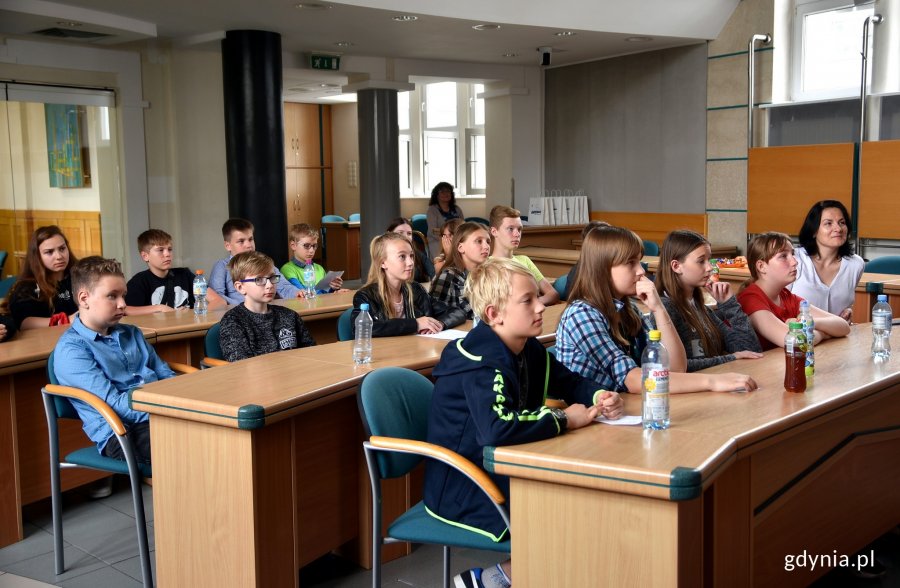 Uczniowie Szkoły Podstawowej nr 44 w Gdyni na spotkaniu z prezydentem Wojciechem Szczurkiem // fot. Magdalena Czernek