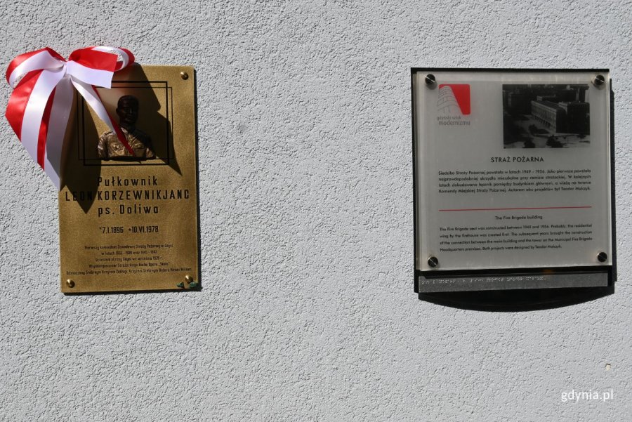 Tablica upamiętniająca pułkownika Leona Korzewnikjanca w siedzibie Państwowej Straży Pożarnej (fot. Magdalena Starnawska)