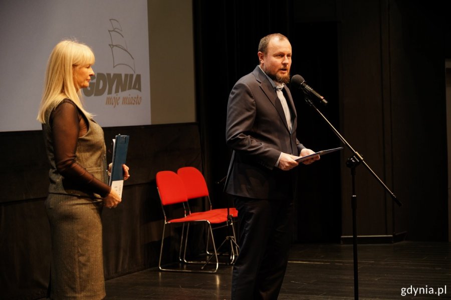 Na zdj. Bożena Zglińska, dyrektorka CAS-u i Mariusz Bzdęga, dyrektor zarządzający ds. kultury i aktywności mieszkańców