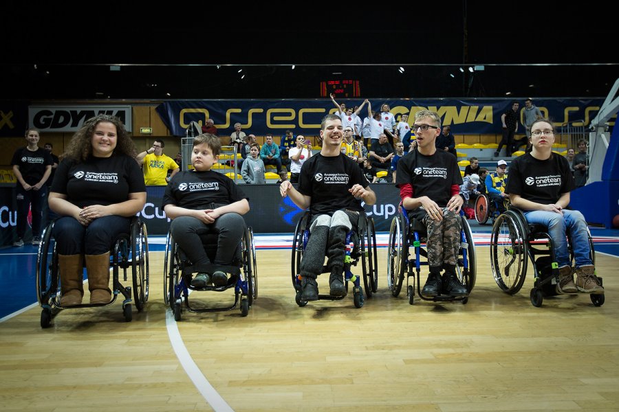 Gdyński OneTeam wystąpił w przerwie meczu EuroCup między Asseco Arką i Albą Berlin, fot. Mariusz Mazurczak