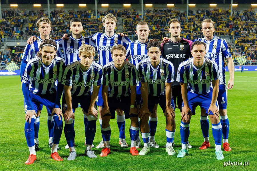 Wsp&oacute;lne zdjęcie zawodnik&oacute;w IFK G&ouml;teborg przed Meczem Stulecia (fot. Michał Puszczewicz)