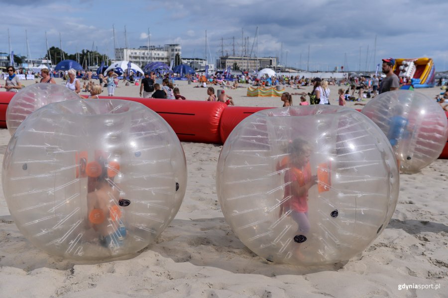 Festyn „Pożegnanie wakacji” na plaży miejskiej w Gdyni // fot. Dawid Linkowski