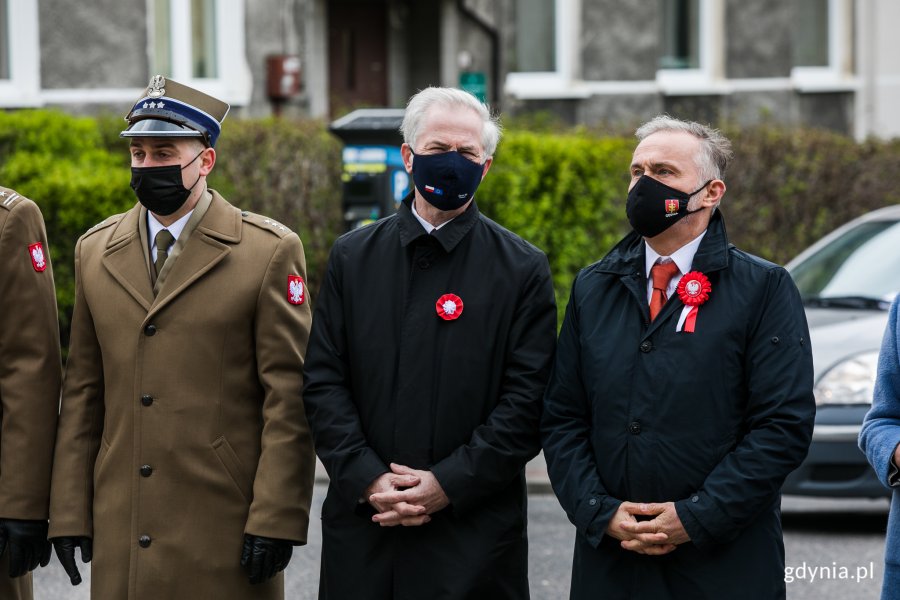 W uroczystościach z okazji Święta Konstytucji 3 Maja wzięli udział m.in.: prezydent Wojciech Szczurek (pierwszy z prawej) oraz senator Sławomir Rybicki (drugi z prawej) // fot. Karol Stańczak