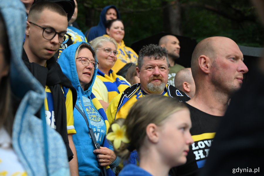 XII Spotkanie Międzypokoleniowe kibiców Arki Gdynia na słynnej „Górce” przy ulicy Ejsmonda - kibice uczestniczący w wydarzeniu (fot. Michał Puszczewicz)
