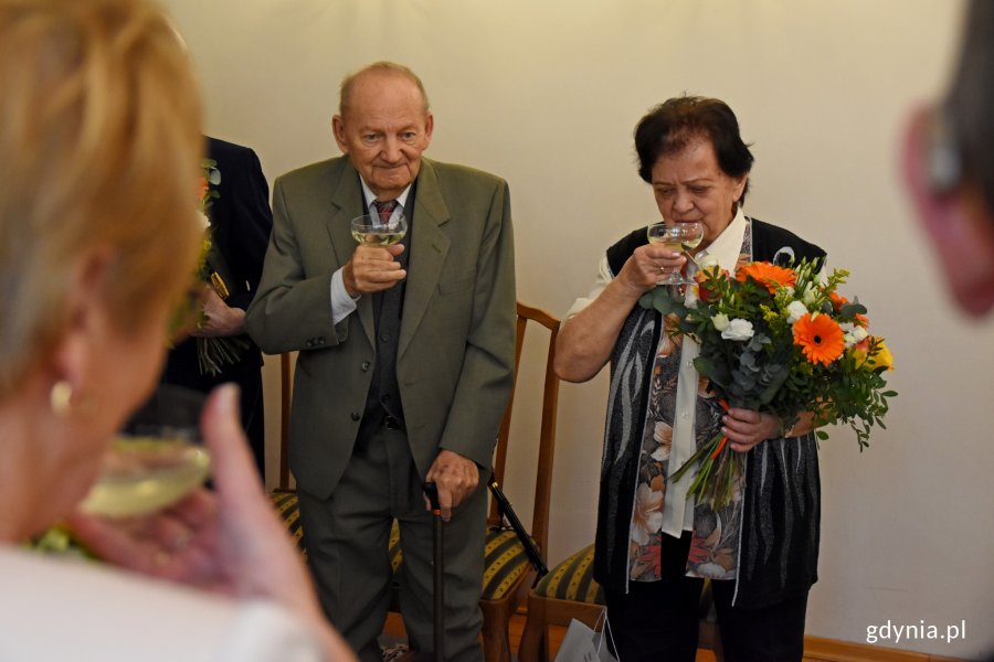 Pamiątkowe Medale za Długoletnie Pożycie Małżeńskie z rąk prezydenta Gdyni Wojciecha Szczurka odebrały kolejne gdyńskie pary // fot. Paweł Kukla