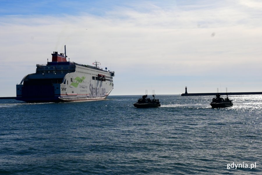 Ćwiczenia wojska w basenie Portu Gdynia (fot. Łukasz Kamasz)