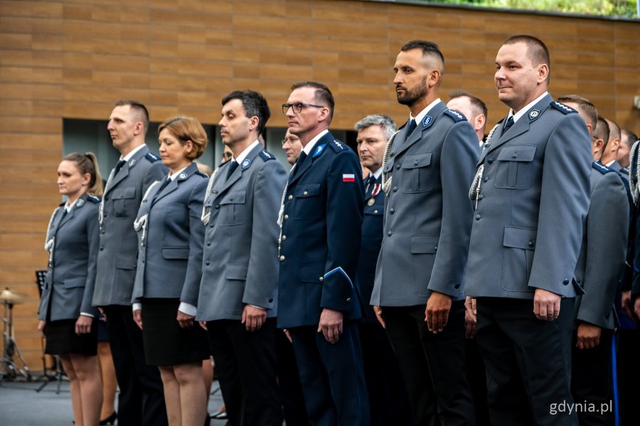 Obchody Święta Policji dla funkcjonariuszy Komendy Miejskiej Policji w Gdyni i Komendy Miejskiej Policji w Sopocie w Operze Leśnej (fot. Kamil Złoch)