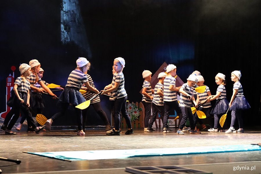 VIII Koncert Patriotyczny &bdquo;Wolna jak ptak&rdquo;, na zdjęciu dzieci z Przedszkola nr 43 &bdquo;Jantarek&rdquo;(fot. Katarzyna Balcerzak)