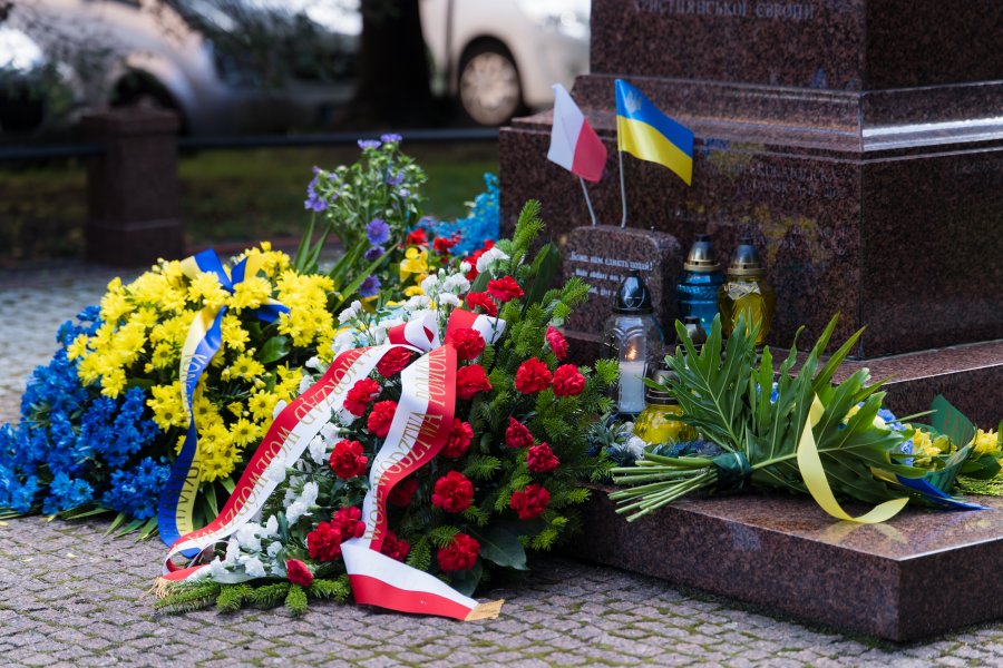 Złożono kwiaty pod pomnikiem św. Włodzimierza Wielkiego (fot. Paweł Budziński)