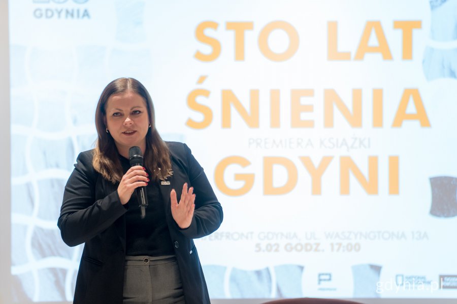 Spotkanie z autorem otworzyła prezydent Gdyni, Aleksandra Kosiorek