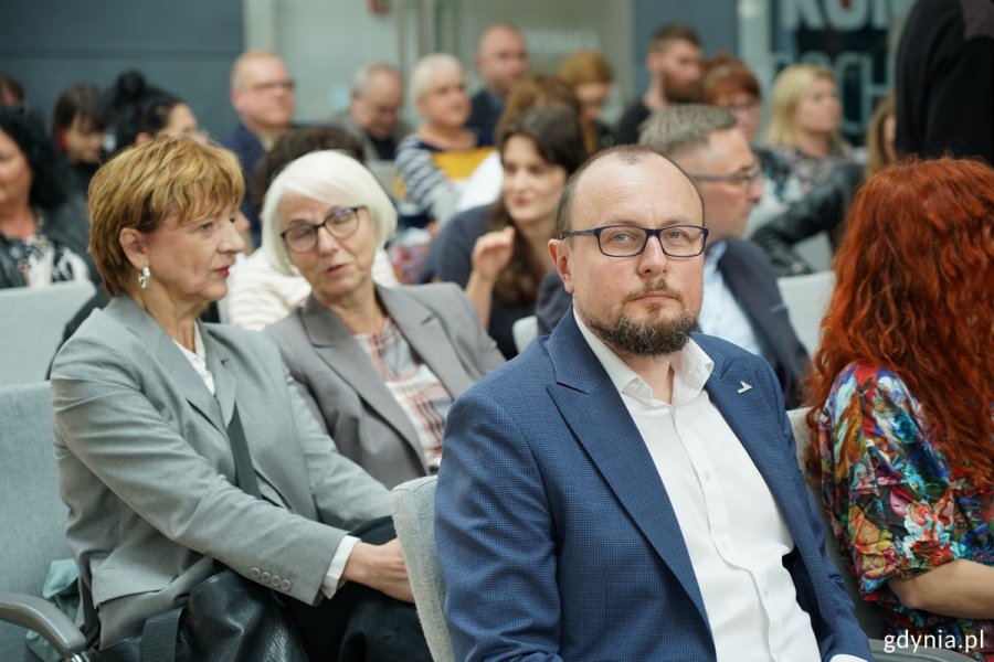 Wśród gości obecni byli m.in.: dyrektor zarządzający Mariusz Bzdęga, radna miasta Joanna Zielińska, i dyrektor Muzeum Miasta Gdynia Karin Moder