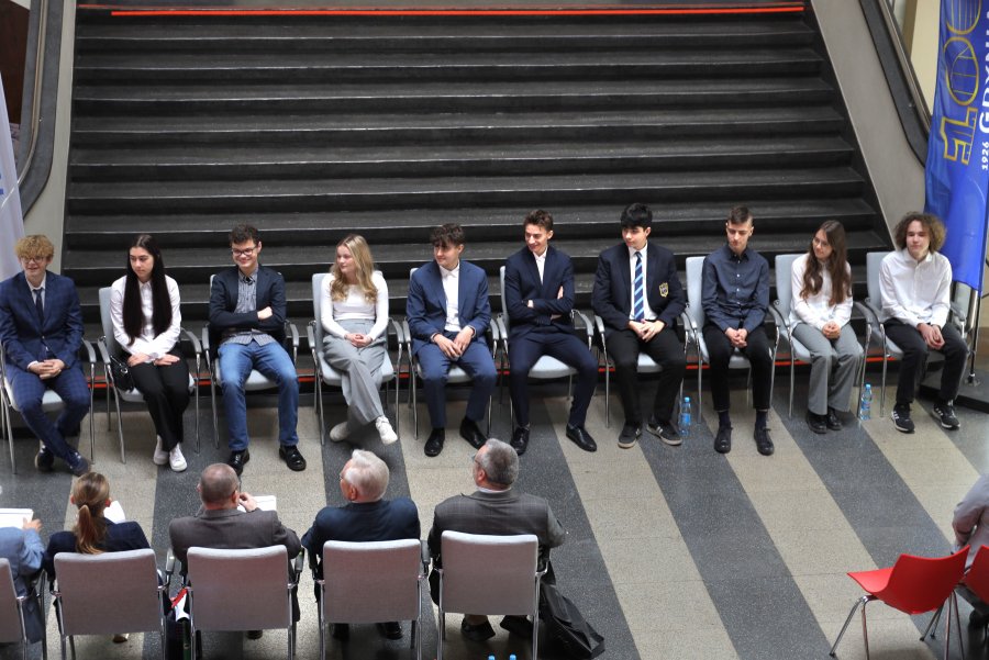 Finał Konkursu Wiedzy o Gdyni. Finaliści szk&oacute;ł ponadpodstawowych