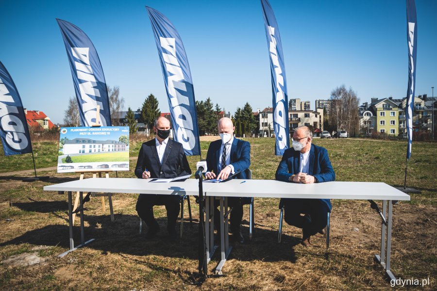 Wiceprezydenci Gdyni podpisują list intencyjny dot. budowy nowej placówki oświatowej w Gdyni