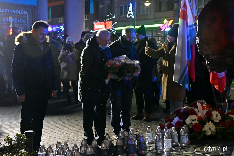 Uroczystości przed pomnikiem Ofiar Terroru Komunistycznego // fot. Magdalena Czernek