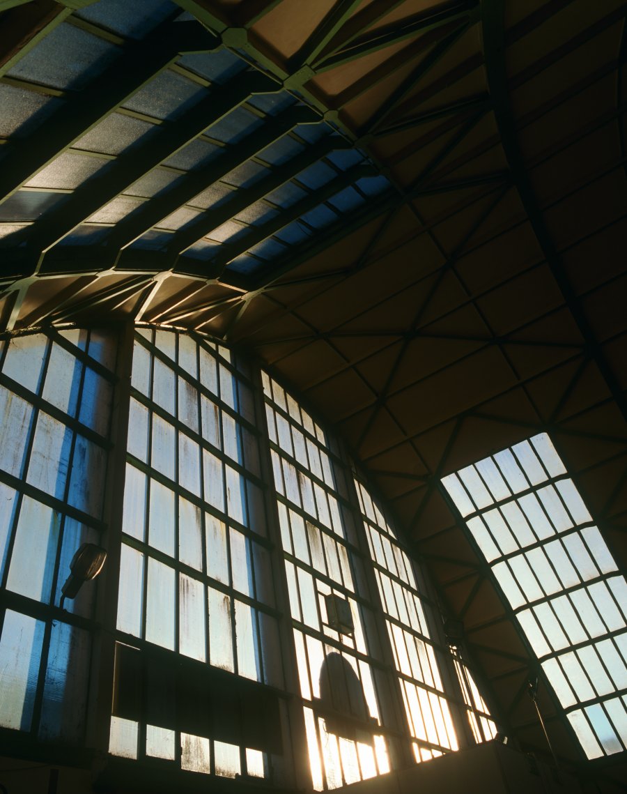 Gdyński Szlak Modernizmu, widok wnętrza modernistycznego budynku Hal Targowych