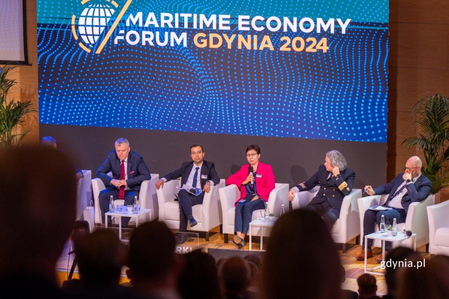 Paneliści 23. Forum Gospodarki Morskiej w Gdyni