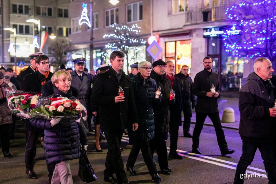 W wieczornych uroczystościach uczestniczyli: prezydent Gdyni Wojciech Szczurek, przewodnicząca Rady Miasta Gdyni Joanna Zielińska i radni miasta Lechosław Dzierżak oraz Marek Dudziński // fot. Karol Stańczak