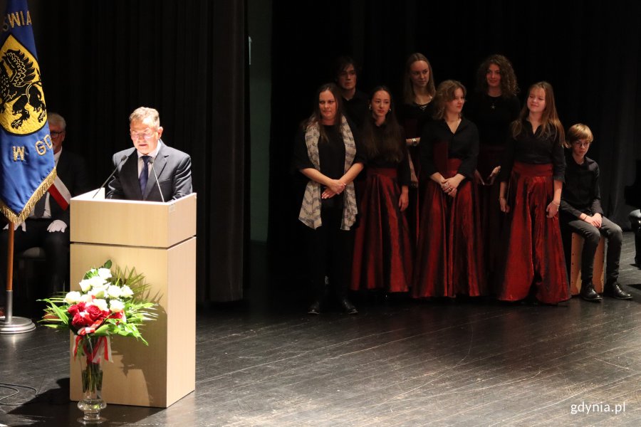 Wojewódzka Uroczystość z okazji Dnia Edukacji Narodowej 2025, na zdjęciu starszy wizytator w Pomorskim Kuratorium Oświaty w Gdańsku Robert Redlicki (fot. Katarzyna Balcerzak)