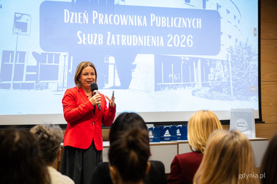 Przem&oacute;wienie wiceprezydentki Gdyni Oktawii Gorzeńskiej. Spotkanie pracownik&oacute;w Powiatowego Urzędu Pracy w Gdyni z okazji Dnia Pracownika Publicznych Służb Zatrudnienia (fot. Kamil Złoch)