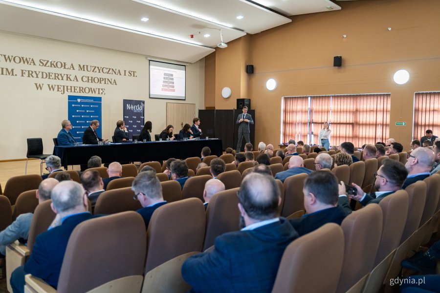 Wyjazdowe posiedzenie Pomorskiego Zespołu Parlamentarnego i wojew&oacute;dzkiego zespołu z samorządowcami i przedsiębiorcami w Wejherowie (fot. Kamil Złoch)