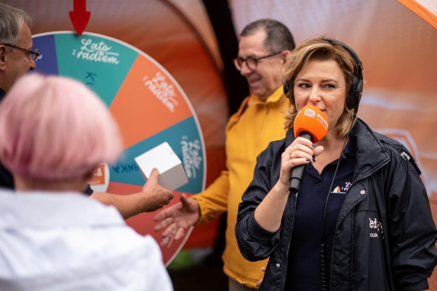 Plenerowe studia Polskiego Radia nadają z Gdyni przed „Lato z Radiem Festiwal”, fot. Dawid Linkowski