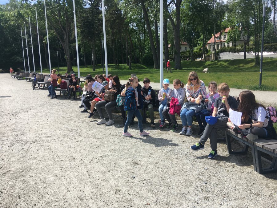 Młodzież na bulwarze