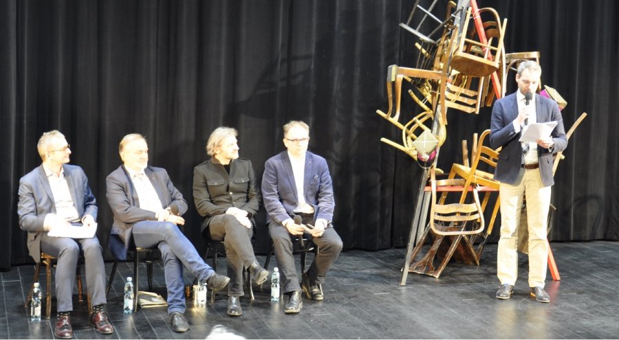 // fot. Agnieszka Wołowicz. Na zdjęciu Jarosław Wojciechowski, dyrektor Centrum Kultury w Gdyni, Wojciech Szczurek, prezydent Gdyni, Jarosław Suchan, dyrektor Muzeum Sztuki w Łodzi, Krzysztof Dudek, pełnomocnik prezydent Łodzi ds. obchodów Roku Awangardy
