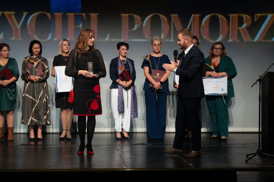 Nauczyciel Pomorza Roku 2026 Lidia Kwiatecka-Witko z senatorem RP Ryszardem Świlskim