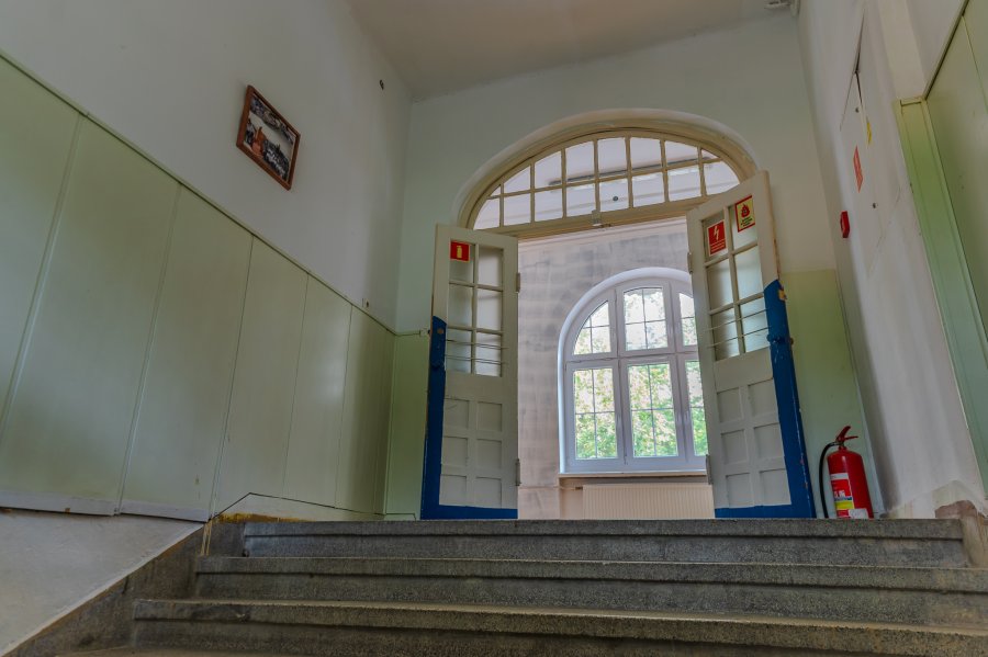 Budynek dawnej szkoły przy ul. 10 lutego zaadaptowany zostanie na potrzeby Centrum Nowoczesnego Seniora // fot. Laboratorium Innowacji Społecznych