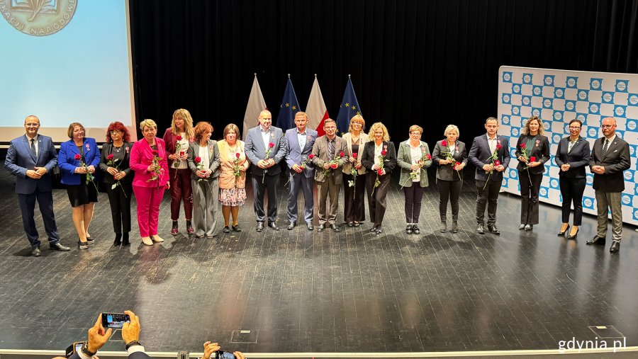 Osoby uhonorowane podczas Wojewódzkiej Uroczystości z okazji Dnia Edukacji Narodowej 2025 (fot. Katarzyna Balcerzak)