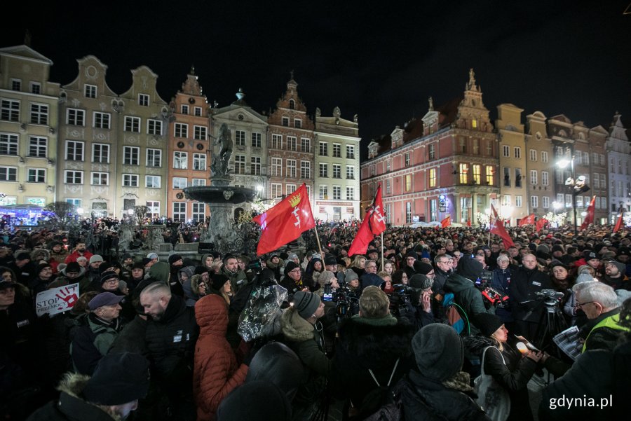 Mieszkańcy Trójmiasta w poniedziałek pożegnali prezydenta Gdańska Pawła Adamowicza, fot. Karol Stańczak