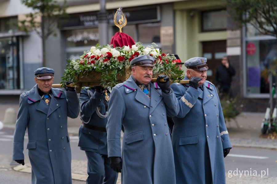 Procesja z relikwiami św. Jana Pawła II