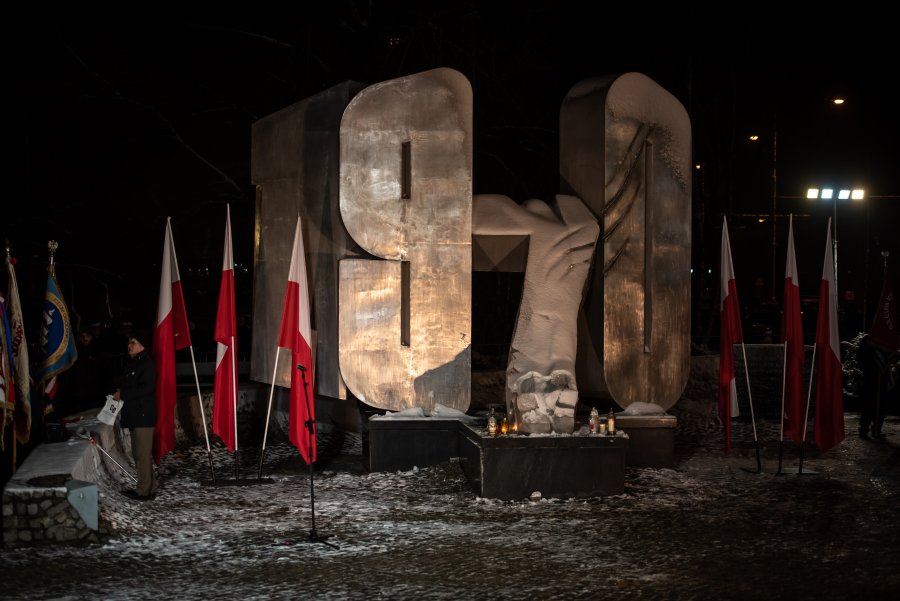 Obchody przy pomniku Ofiar Grudnia '70 w Gdyni, fot. Dawid Linkowski