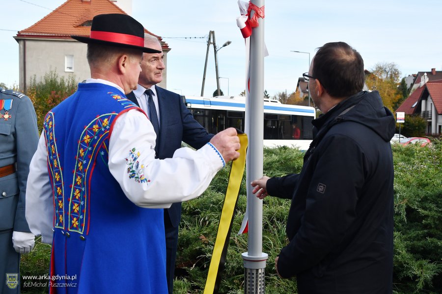 Uroczystość nadania placowi przy ul. Starodworcowej na Wielkim Kacku imienia 66. Kaszubskiego Pułku Piechoty // fot. Michał Puszczewicz