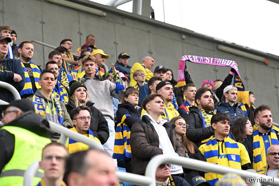 Kibice podczas meczu Arki Gdynia z Pogonią Siedlce